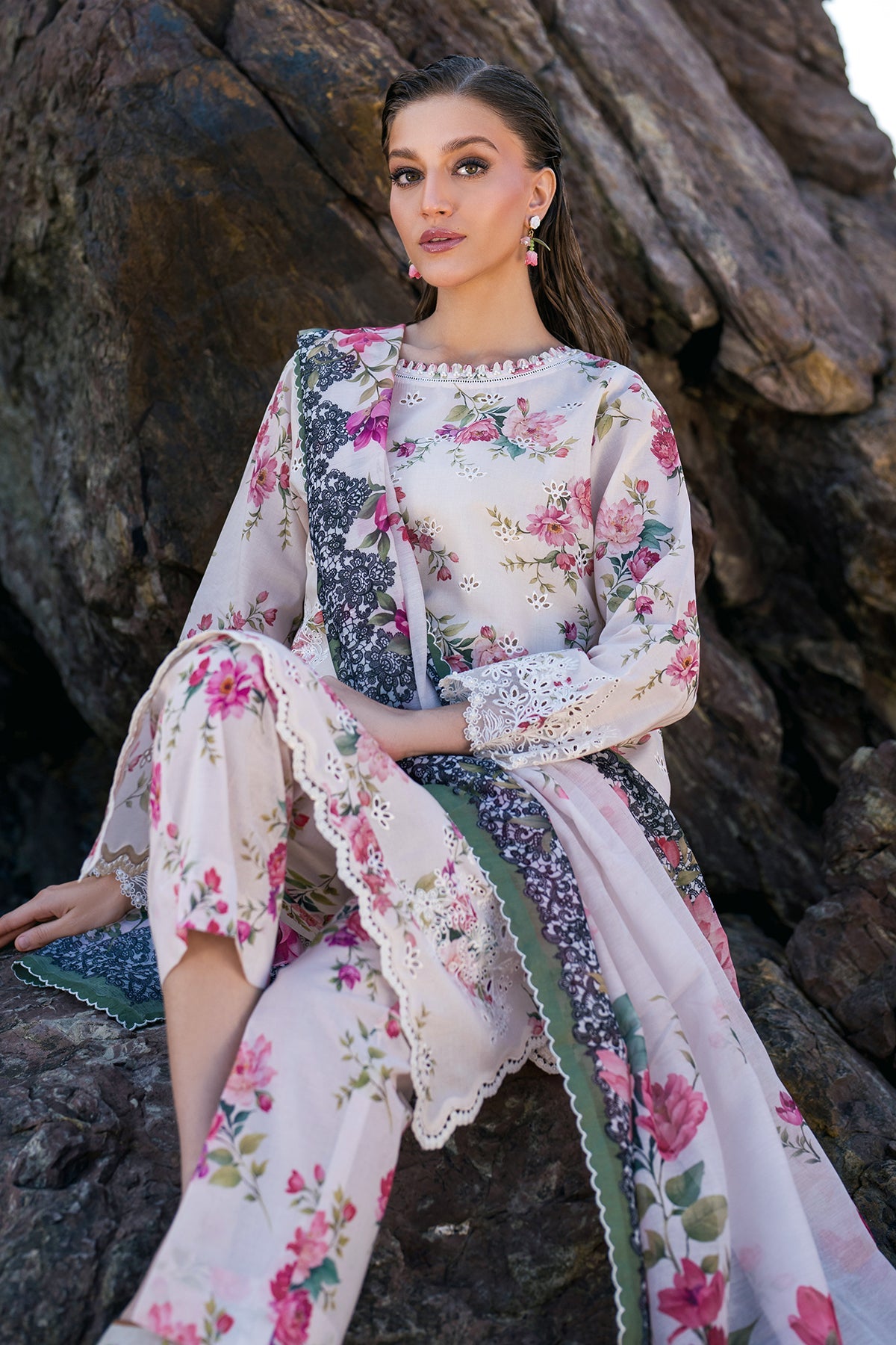 Digital Printed Lawn - 3 PIECE - Vol-01 - D-03